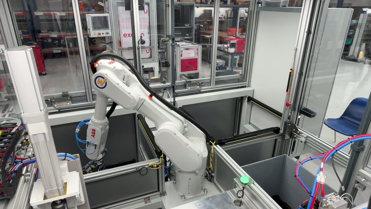 Cambio automático de bandeja con robot ABB