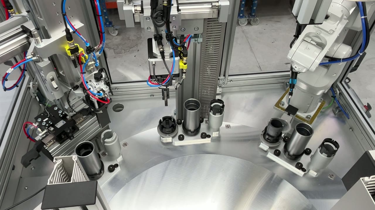 Célula de montaje con mesa rotativa